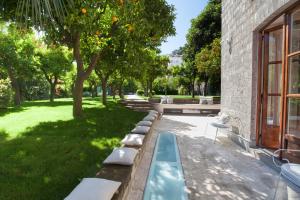 A garden outside Relais Villa Russo