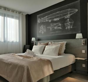 a bedroom with a bed with a drawing on the wall at L'AEROGARE Amboise in Amboise