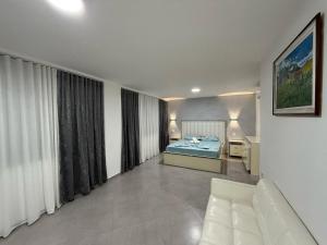 Gallery image of Luxury sea view duplex in Durrës
