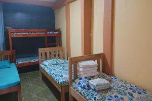 Postel nebo postele na pokoji v ubytování Larosa Hostel Puerto Princesa