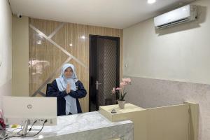 Asiakkaita majoituspaikassa Hotel Lengkong 2