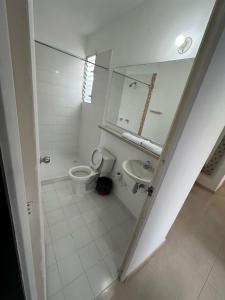Koupelna v ubytování Apartamento Entresierras 3 hab con AC -un hogar lejos de casa