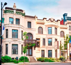 O edifício em que o hotel se localiza