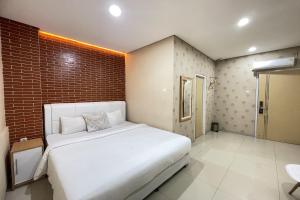 Vuode tai vuoteita majoituspaikassa Hotel Lengkong 2