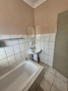 Un baño de Hazyview Hideaway 16 fotos más