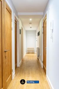 Φωτογραφία από το άλμπουμ του Spacious 2 Bedroom Flat By LS2G Short Lets & Serviced Accommodation Greater London With Free WIFI σε Newquay