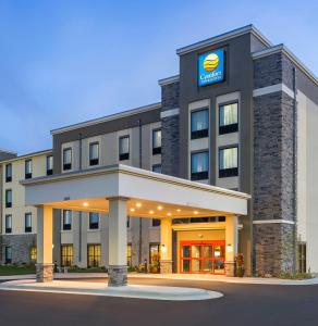 een weergave van een hotel met de voorkant van het gebouw bij Comfort Inn & Suites West - Medical Center in Rochester