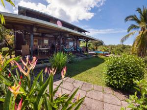 a house with a patio and a garden at El Caribeo in Bocas Town