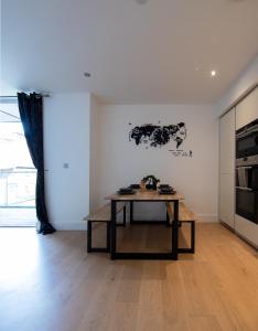 a living room with a table in a room at Travard Apartments in Yiewsley