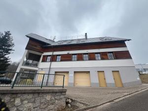 O edifício em que o apartamento se localiza