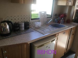 Köök või kööginurk majutusasutuses HAPPY DAYS Caravan88 North