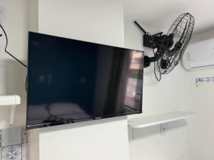 TV a/nebo společenská místnost v ubytování Prático 243