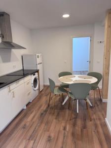 Η κουζίνα ή μικρή κουζίνα στο new very centric apartment +2 φωτογραφίες