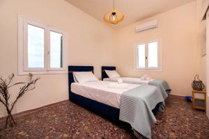 Postel nebo postele na pokoji v ubytování The Z House Santorini