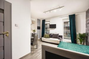 Telewizja i/lub zestaw kina domowego w obiekcie Lumina cozy apartments Manufaktura