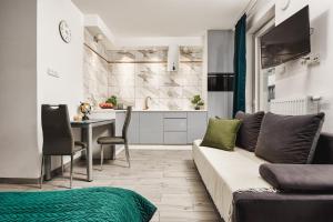 Kuchnia lub aneks kuchenny w obiekcie Lumina cozy apartments Manufaktura
