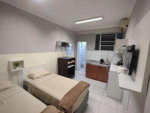 Η κουζίνα ή μικρή κουζίνα στο AptoStudio centro Floripa 104 +2 φωτογραφίες