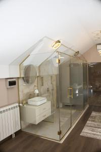 Koupelna v ubytování Central Lux Apartman Spa