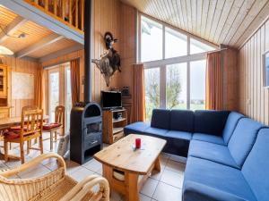 Ruang duduk di Ferienhaus im Ferienpark Mueritz
