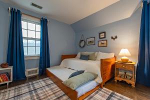 Ένα ή περισσότερα κρεβάτια σε δωμάτιο στο Quail Run Farm House, 15 Mins to Chattanooga +26 φωτογραφίες