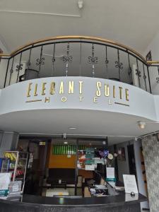 Majutusasutuses Hotel Elegant Suite olev sertifikaat, autasu, silt või muu dokument