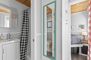 Galería fotográfica de Quail Run Farm- Rustic Tiny Home 1 en Chattanooga