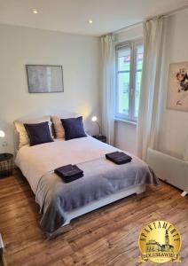 Posteľ alebo postele v izbe v ubytovaní Apartamenty Bolesławiec Prusa