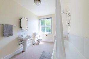 Koupelna v ubytování Spacious double room in Camden Town