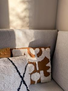 a couch with a pillow and a blanket on it at Casa Mundo in Nunspeet