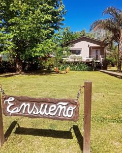 a sign in a yard in front of a house at Ensueño casa de isla in Tigre