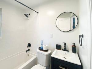 Gallery image of 21 COMFORTABLE AND LUXURIOUS in Plainville