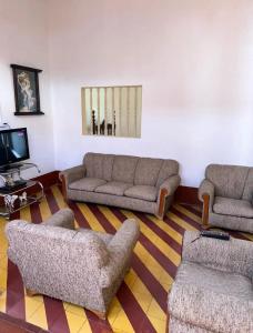 a living room with two couches and a tv at La casa de la abuela in Jericó