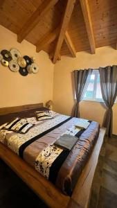 Uma cama ou camas num quarto em BeauLieu
