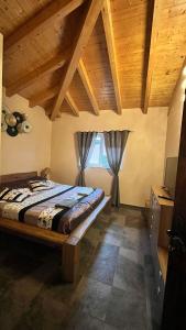 Uma cama ou camas num quarto em BeauLieu