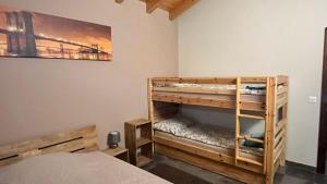 Uma cama ou camas num quarto em BeauLieu