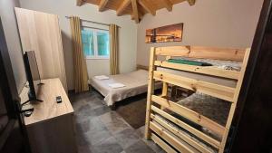 Uma cama ou camas num quarto em BeauLieu