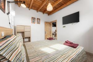 TV a/nebo společenská místnost v ubytování Mar Azul, Panorama View Apto de Oasis Vasiliko , La Asomada