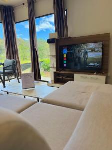 TV a/nebo společenská místnost v ubytování Villas Na-tiva Guanacaste