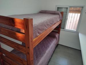 a pair of bunk beds in a room with a window at Don Oscar Alojamientos Dpto Sol in San Justo