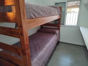 a couple of bunk beds in a room with a window at Don Oscar Alojamientos Dpto Sol in San Justo +6 photos