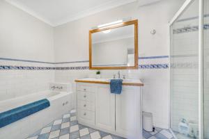 Ένα μπάνιο στο Jewel of Terrigal - Perfectly Positioned +3 φωτογραφίες