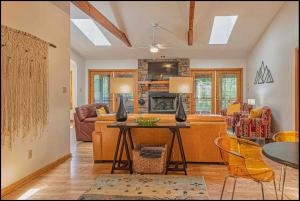 a living room with a couch and a table at Mountain Peace in Townsend