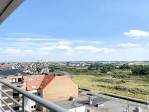 A balcony or terrace at Studio in Middelkerke with Pool and Sea View