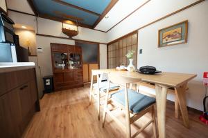 a kitchen with a table and chairs in a room at 箱根寄月庵 in Hakone +62 photos