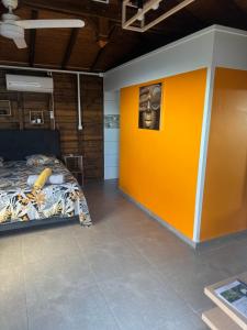 Una cama o camas en una habitación de Un Petit Coin Paisible