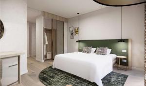 ディーゲムにあるHilton Garden Inn Brussels Airportのベッドルーム(白いベッド1台、緑のヘッドボード付) +23枚の写真