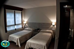 Ліжко або ліжка в номері Hotel Playa Poniente