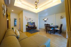 Ruang duduk di 3 Bedroom Villa in Good Location - CH88