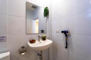Bilik mandi di 3 Bedroom Villa in Good Location - CH88 +42 gambar