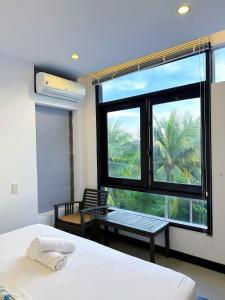 Postel nebo postele na pokoji v ubytování HOI AN LOTUS AROMA VILLA - FOUR BIG ROOM + 17 fotografií